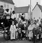 126238 Afbeelding van het bezoek van Sinterklaas aan de Sterrenwijk te Utrecht.